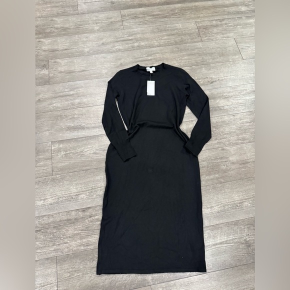 Sophisticated Long Sleeve Black Dress - Picture 4 of 11